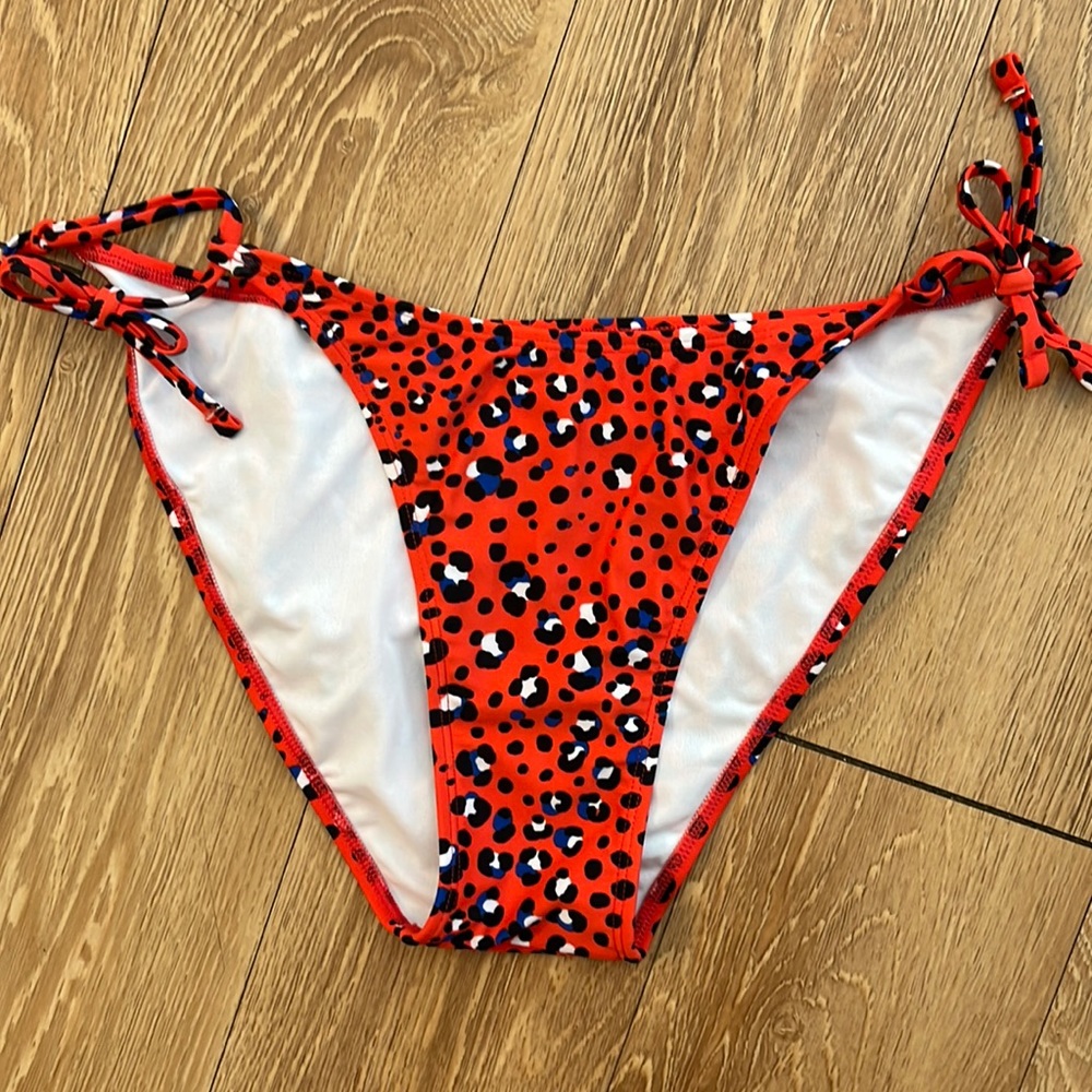 Barely worn xhilaration swim bottom size XL